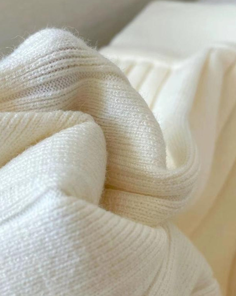 TorontoVogue™ | Oxford Pleated Wool Mini