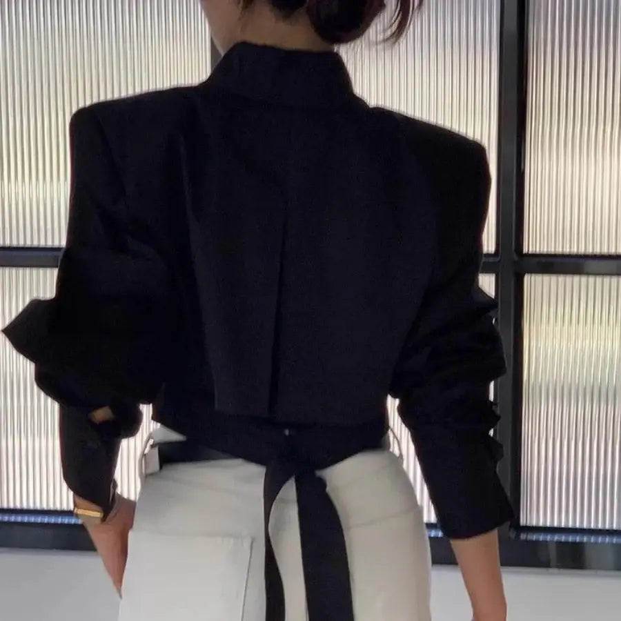 TorontoVogue™ | Cropped Shirt With Ties