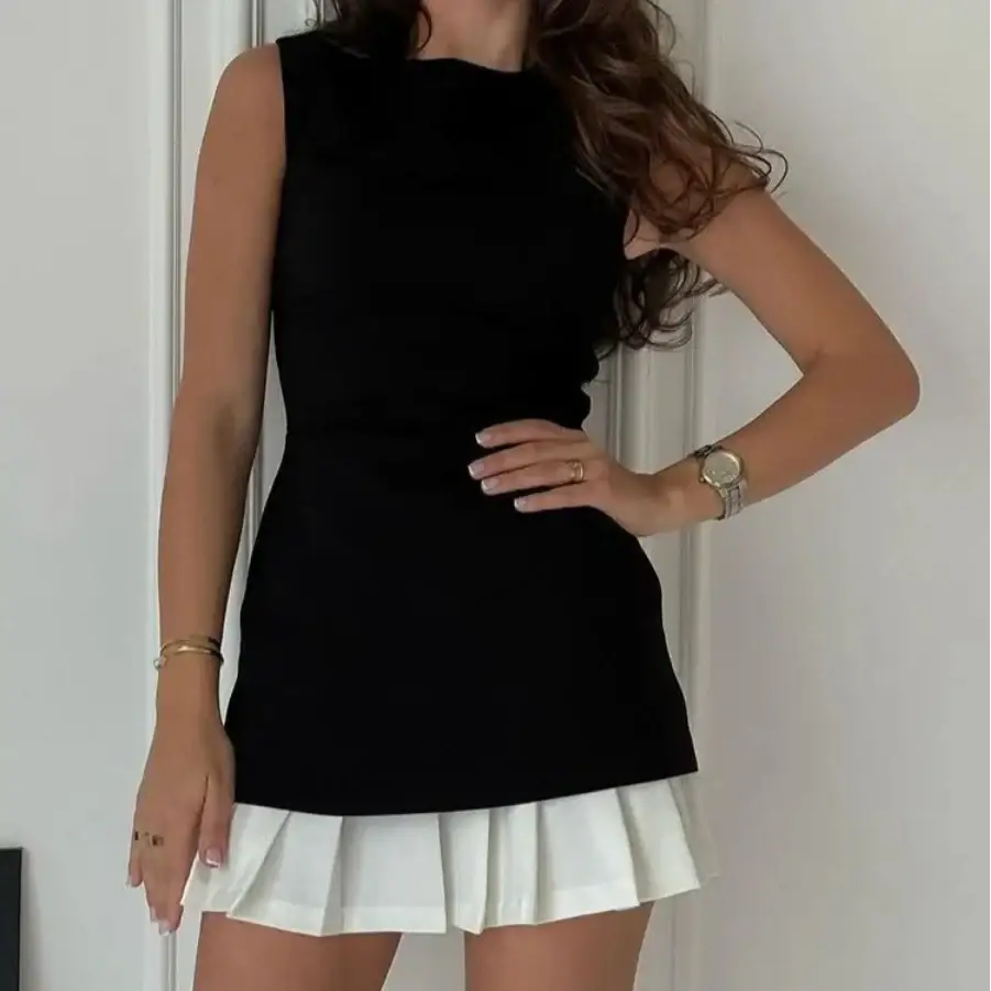 TorontoVogue™ | Sleeveless Pleated Mini Dress